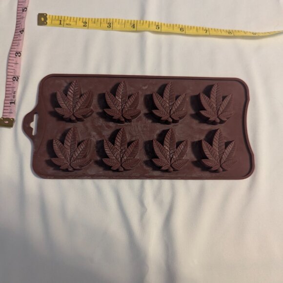 NWT "Head Chef" Apron White with Green Graphics and Silicone Candy/Ice Mold - Picture 12 of 13